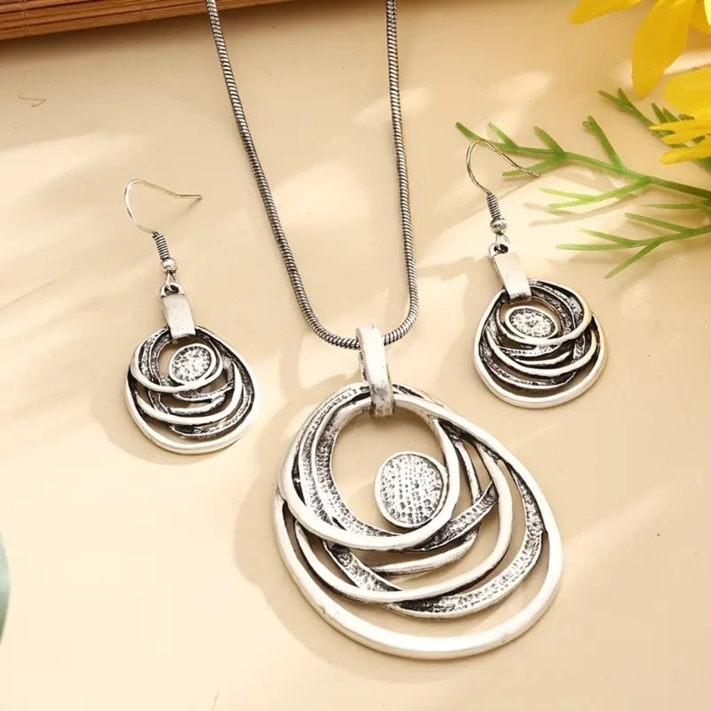 Elegant Necklace and Earrings Set Round Irregular Shape Antique Silvery Plated